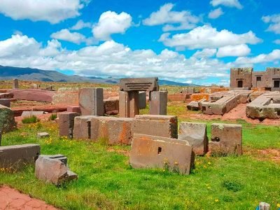 ¿Cómo llegar a Tiahuanaco desde Puno y La Paz?