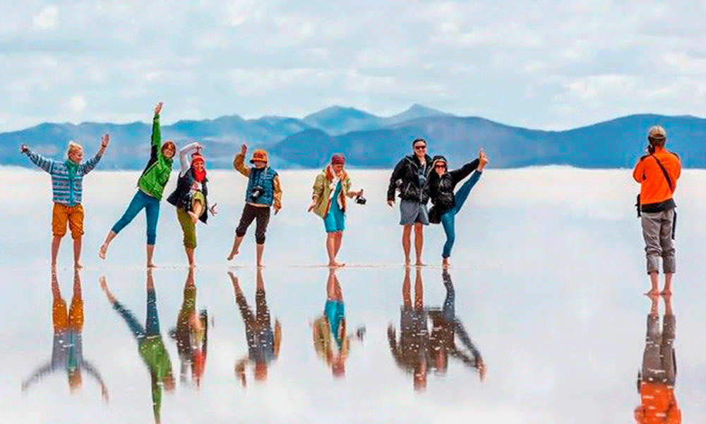 Salar de Uyuni 3D Tour + Transfer to San Pedro de Atacama
