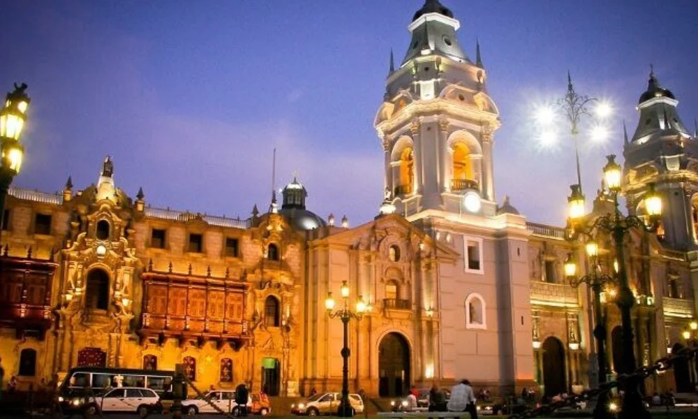 plaza mayor de lima 