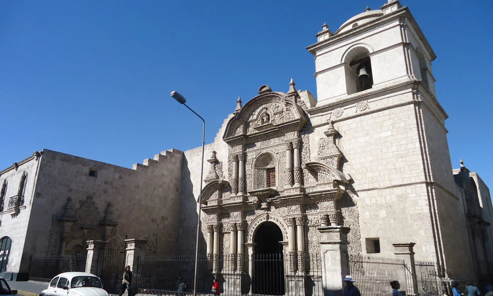 Iglesia de la Compañia Y sus Claustros