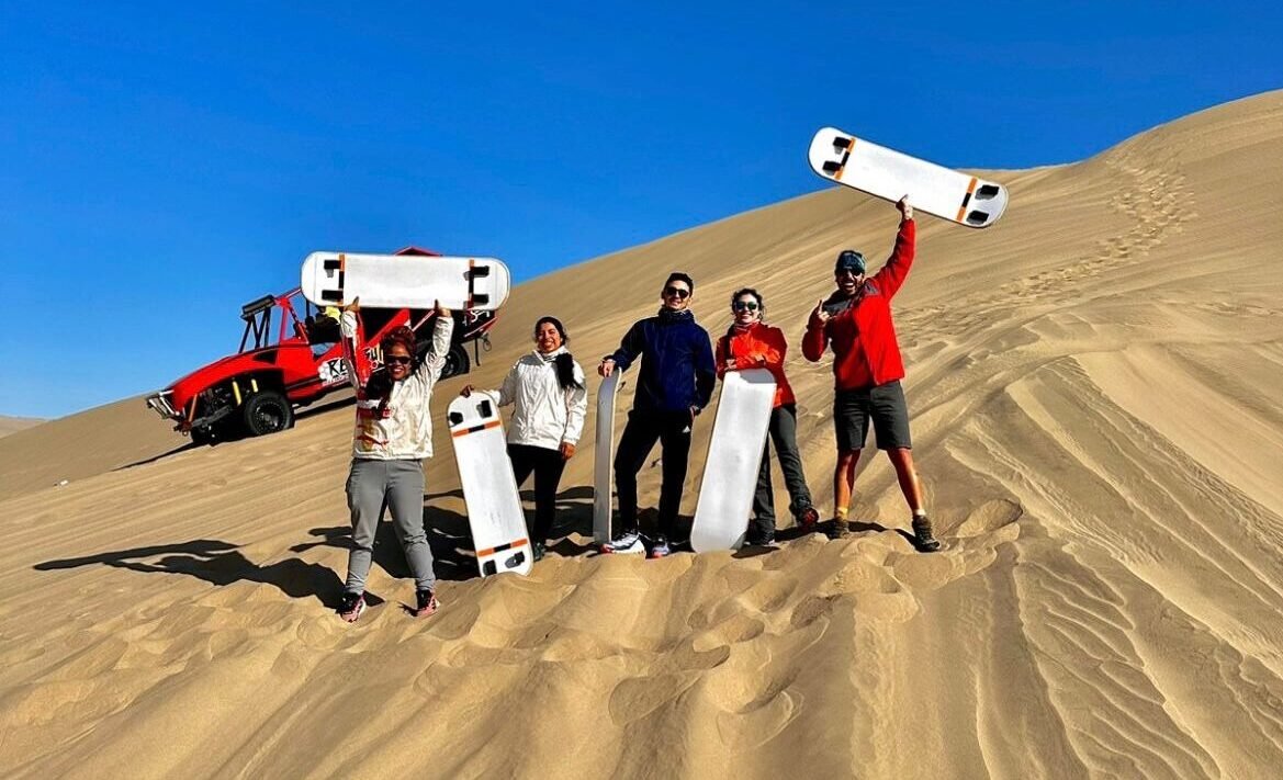 Tour Oasis de Huacachina Ica | Buggies & Sandboarding