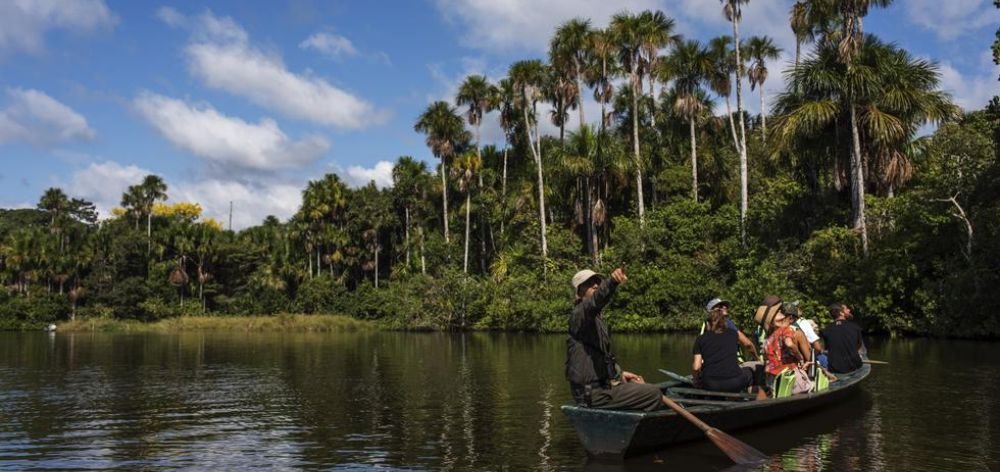 Lago Sandoval: Trekking y Aventura en la Selva Lago Sandoval: Trekking y Aventura en la Selva