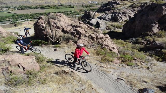 Biking en la campiña del Valle de Chilina Biking en la campiña del Valle de Chilina