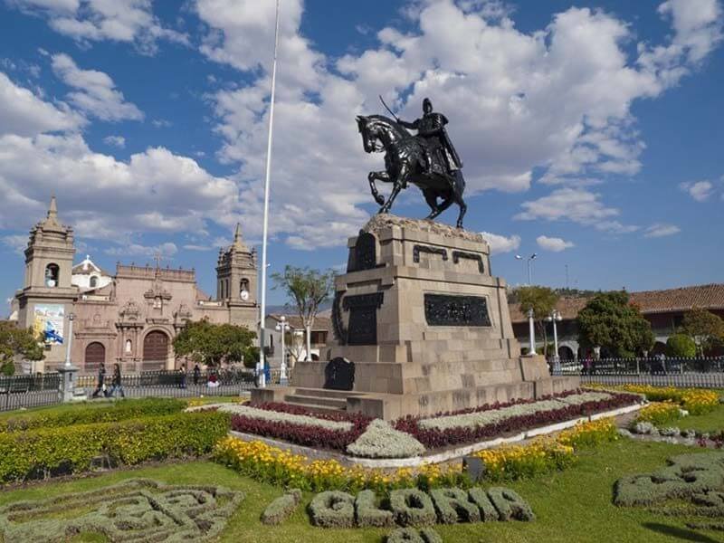 City Tour Ayacucho | Historia, Cultura & Vistas Impresionantes