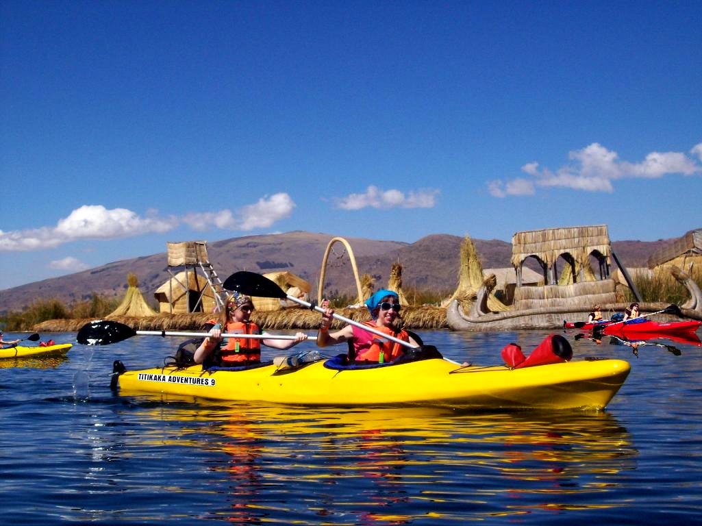 Kayak en el Lago Titicaca & Islas Flotantes de los Uros