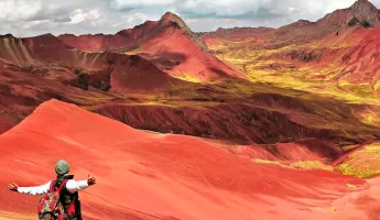 Tour privado Montaña de colores y Valle Rojo + Desayuno y Almuerzo Buffet