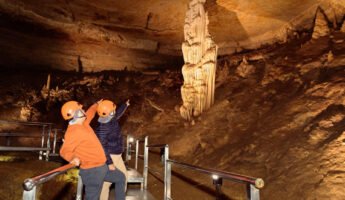 Sarcófagos de Karajia y la Caverna de Quiocta