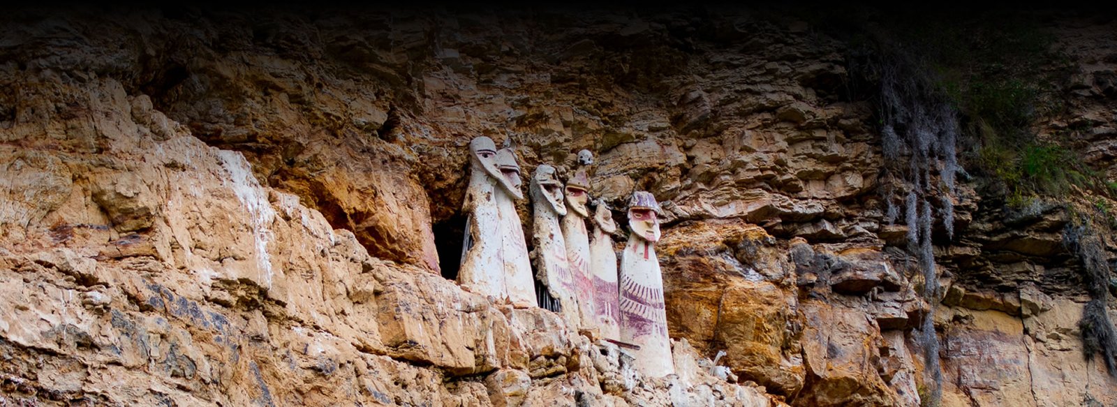 Sarcófagos de Karajia y la Caverna de Quiocta